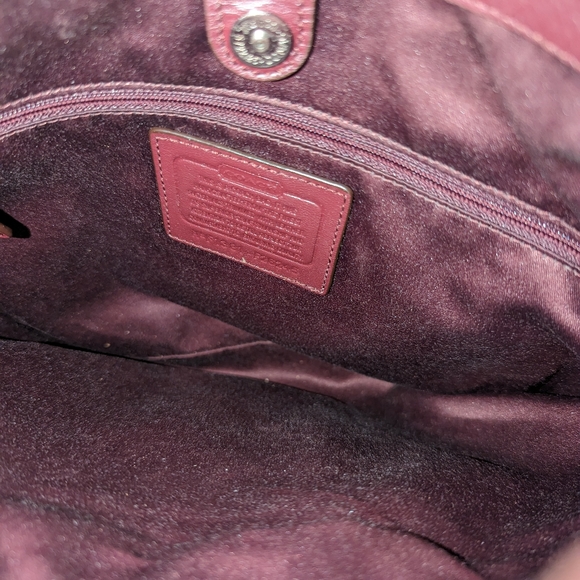 Burgundy coach - Picture 5 of 10